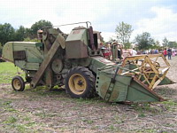 Moissoneuse-batteuse (Fete de la Moisson St Simeon de Bressieux 2006) (3)